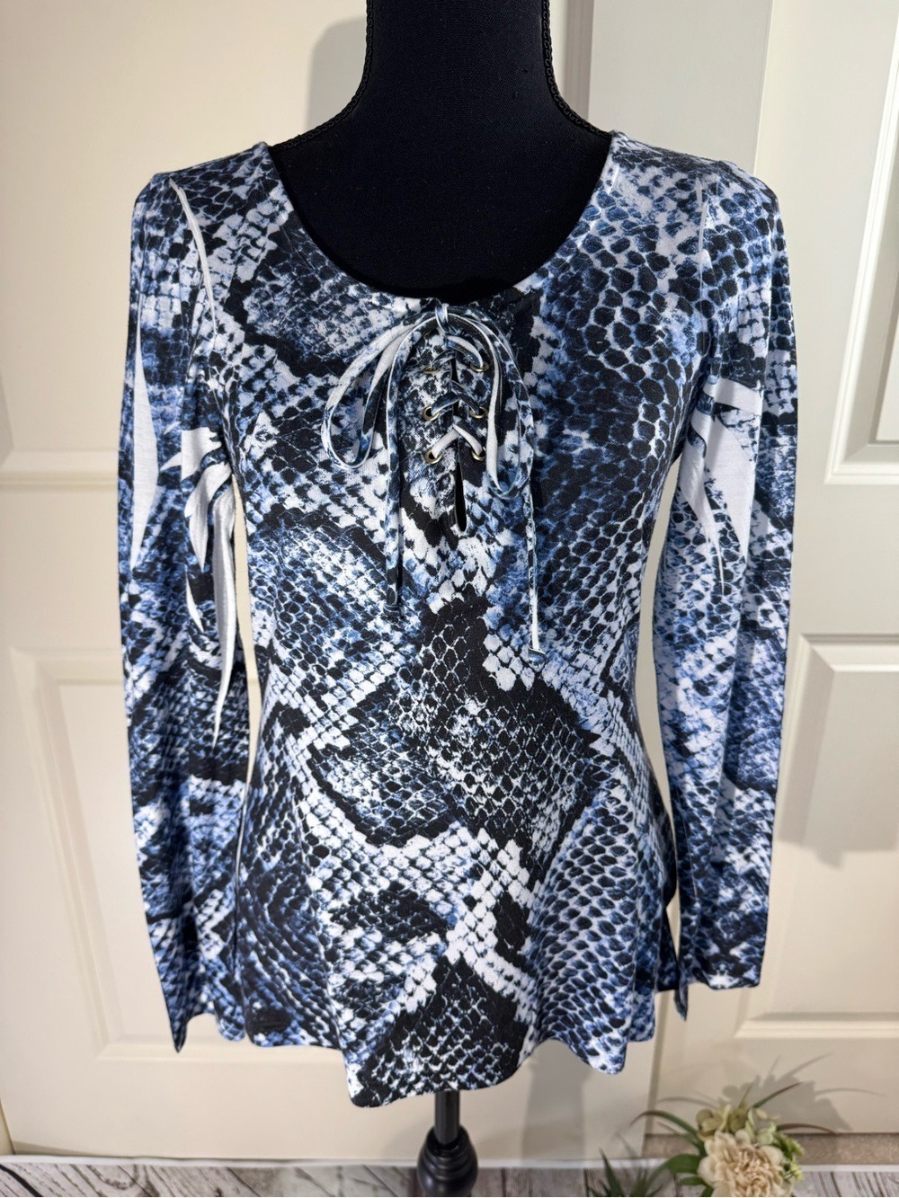 Cache Snake Print Lace-Up Long Sleeve Top - Blue/Black/White Small